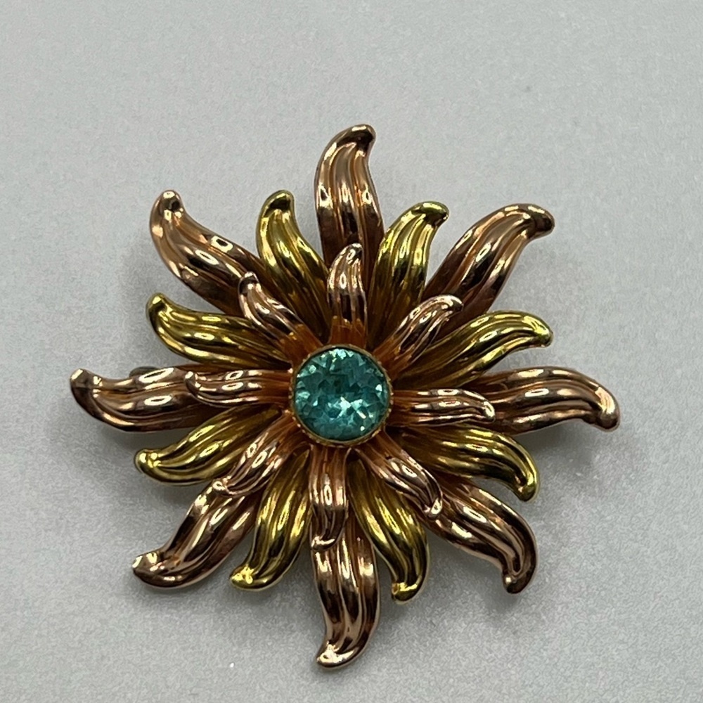 Van Dell Vintage 12-KGF Rose Pendant/Pin Starburst flower Sky Blue Crystal cntr.